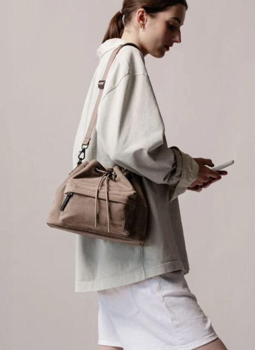 GASTON LUGAR SPLASH WEAVE BUCKET CROSSBODY - DUSTY BROWN