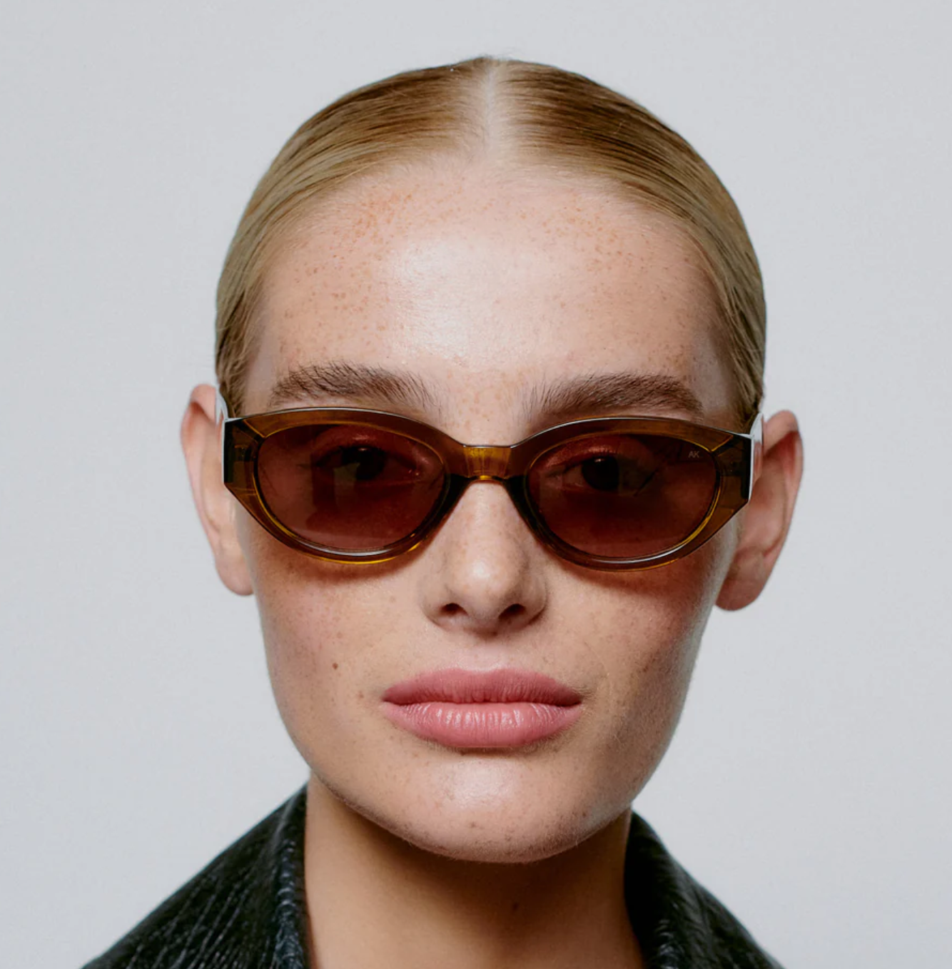 WINNIE - SMOKE TRANSPARENT