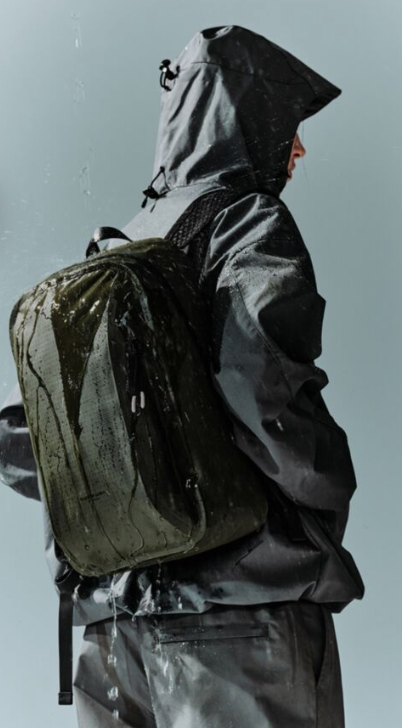 GASTON LUGA DUOSEAL LIGHTWEIGHT BACKPACK - BLACK