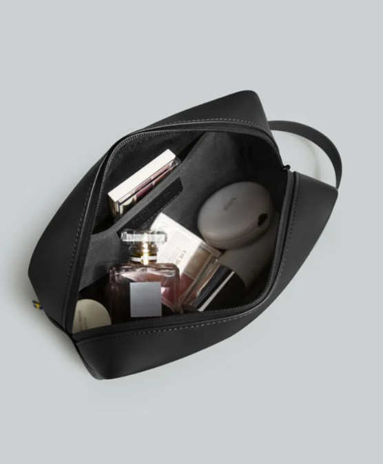 GASTON LUGA LIGHTWEIGHT TOILETRY BAG - BLACK